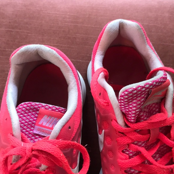 Woman’s Nike shoes. - Picture 6 of 6